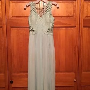Elegant Mint size 5 City Triangles gown